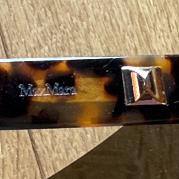 Cool, modern sunglasses by Max Mara!  MM Lina II main image 12